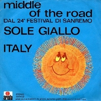 Sole giallo \ Italy - MIDDLE OF THE ROAD